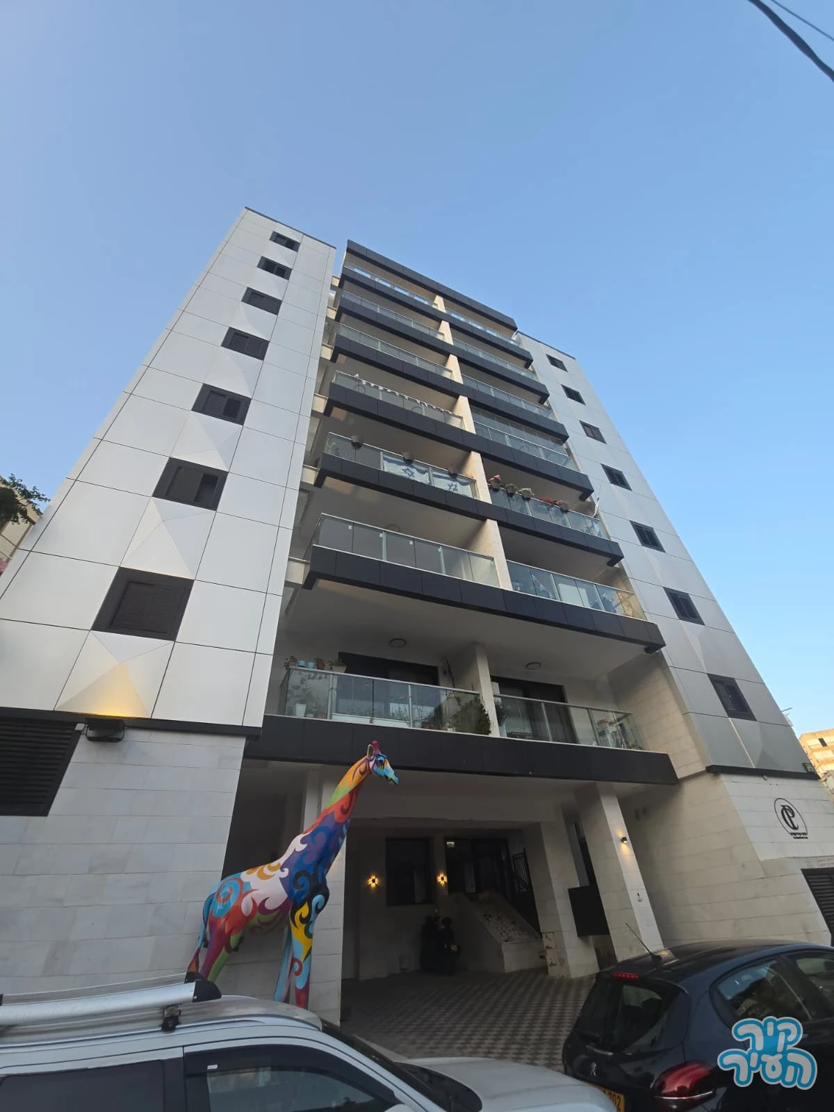 הרב הרצוג 17 בת ים דירת 2 חדרים במקור 3 מרווחת עם מעלית חניה ממד ומרפסת שמש - תמונה 2