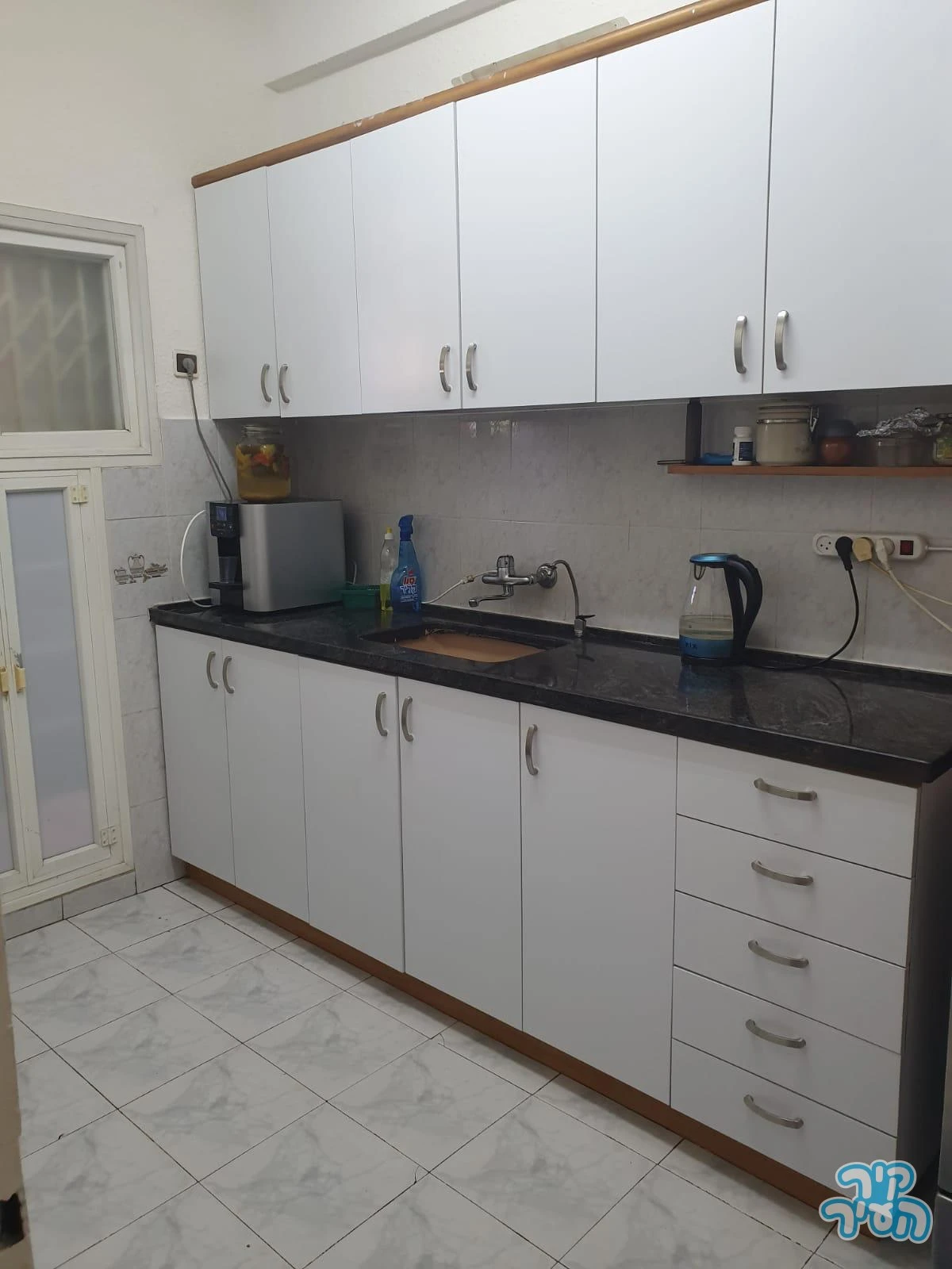 רוטשילד 10 בת ים דירת 3 חדרים גדולה קומת קרקע חתומה פינוי בינוי לאחת החברות המובילות בשוק "בוני התיכון" - תמונה 2