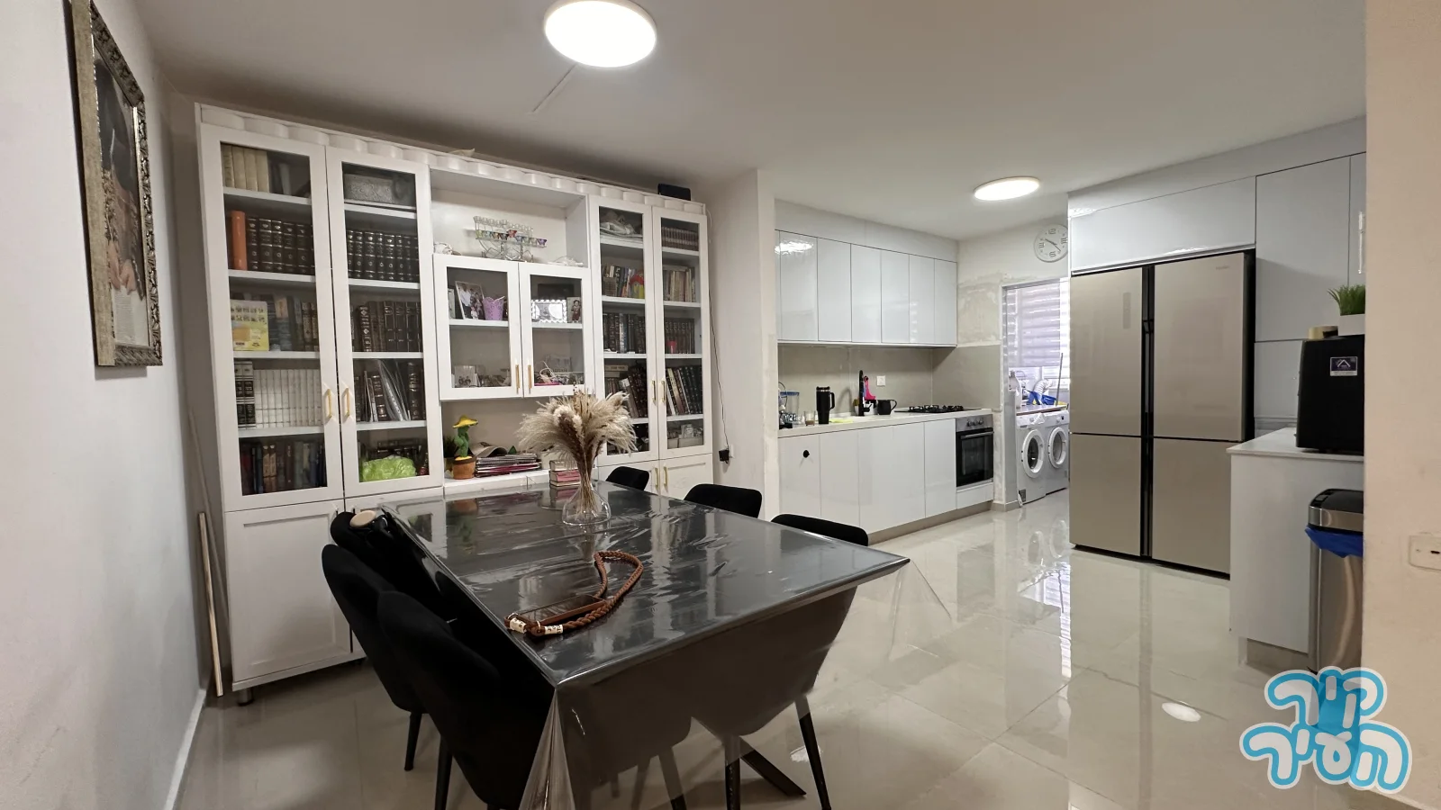 למכירה דירת 3.5 חדרים משופצת מהיסוד עם 2 מרפסות שמש! - תמונה 3