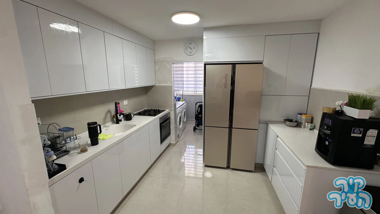 למכירה דירת 3.5 חדרים משופצת מהיסוד עם 2 מרפסות שמש! - תמונה 4