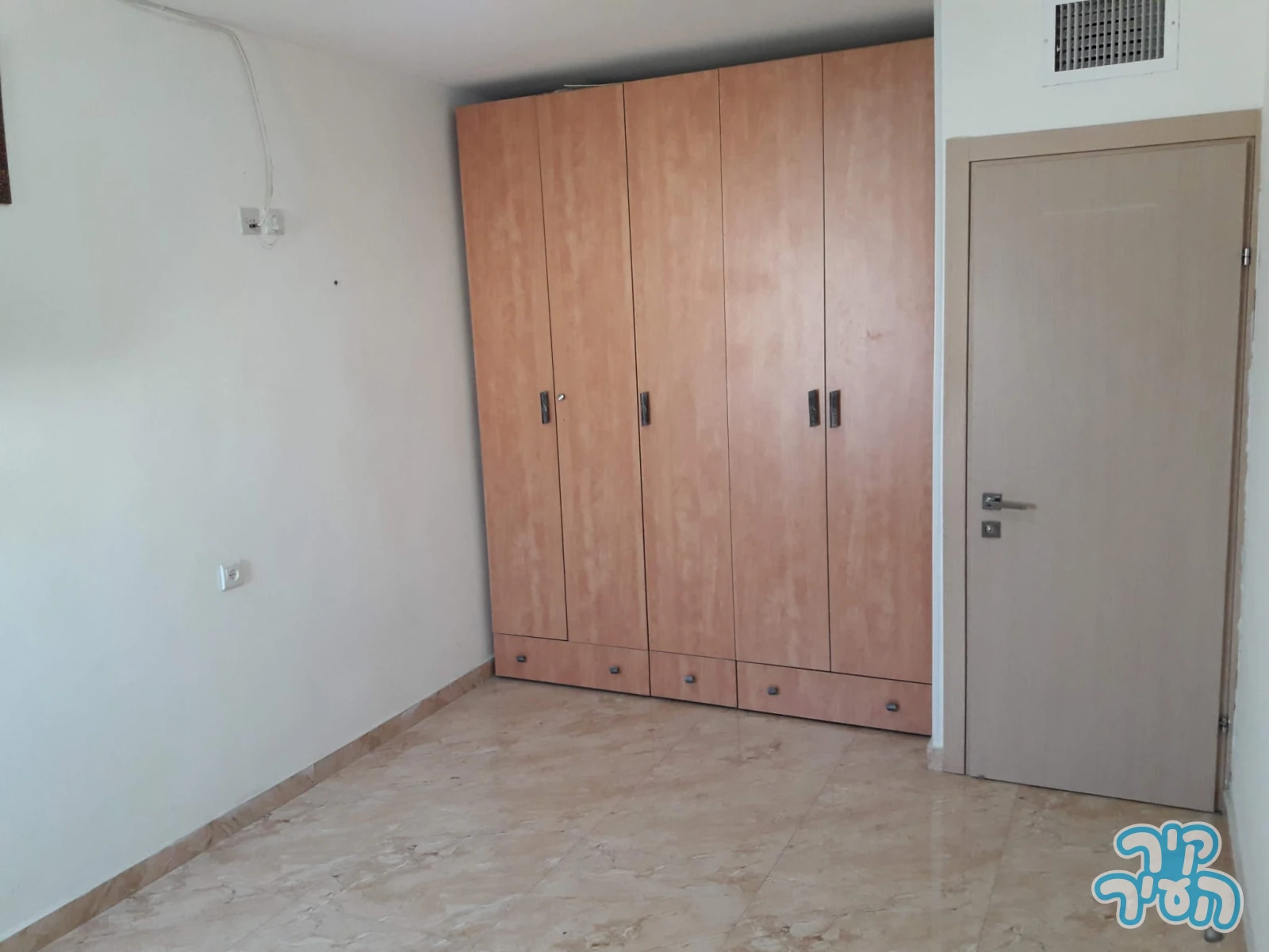 להשכרה דירת 4 חד קומה 8 רחוב אסירי ציון/אור יום 18 - תמונה 3
