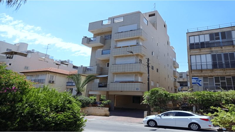 4 חדרים חדישה למכירה בר"ג עם ממ"ד מרפסת שמש חניה ומעלית