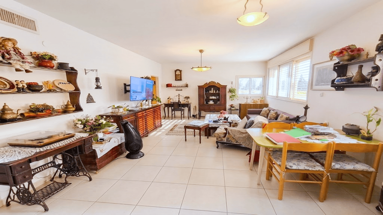 4 חדרים חדישה למכירה בר"ג עם ממ"ד מרפסת שמש חניה ומעלית - תמונה 2