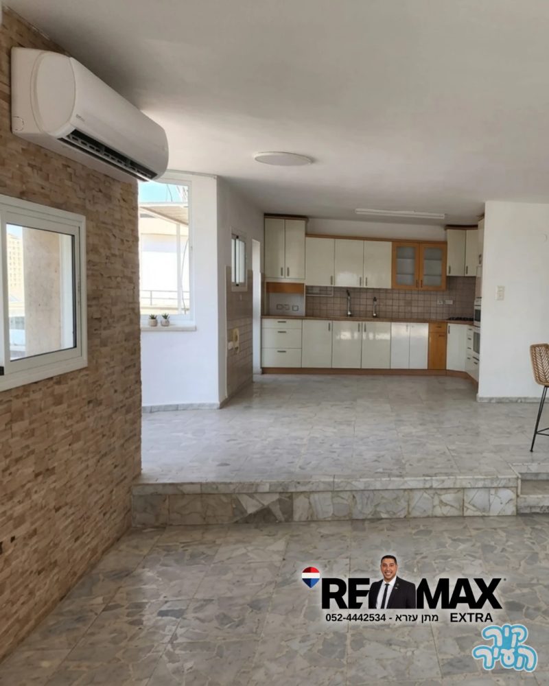 פנטהאוז 5 חדרים בבת ים עם 3 מרפסות +גג פרטי + מעלית וחניה פרטית
