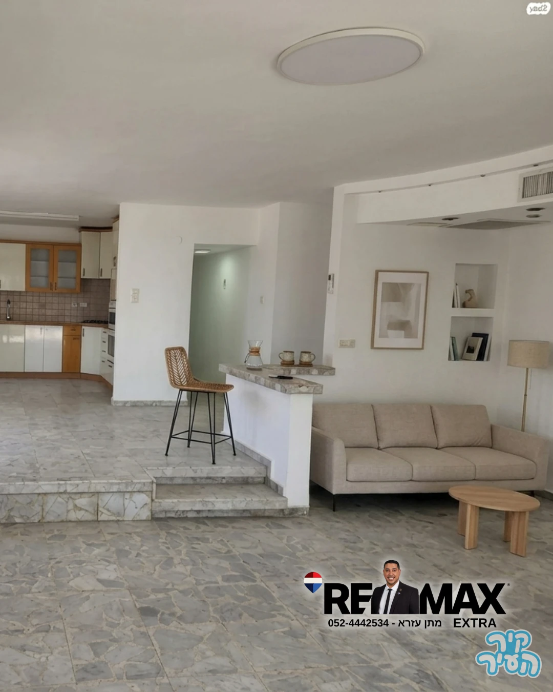 פנטהאוז 5 חדרים בבת ים עם 3 מרפסות +גג פרטי + מעלית וחניה פרטית - תמונה 2