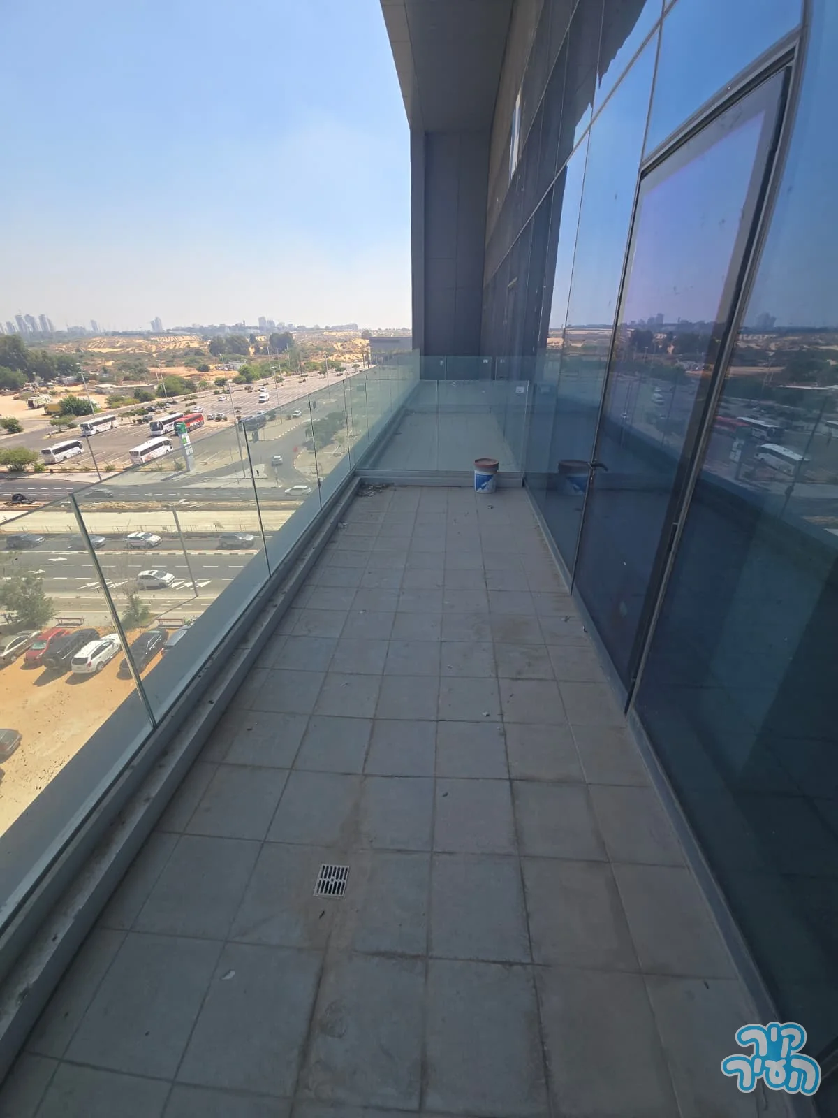 הכישור 45 חולון משרד מסחרי למכירה קומה 4 עם מעלית 106 מ"ר , מרפסת שמש - תמונה 2