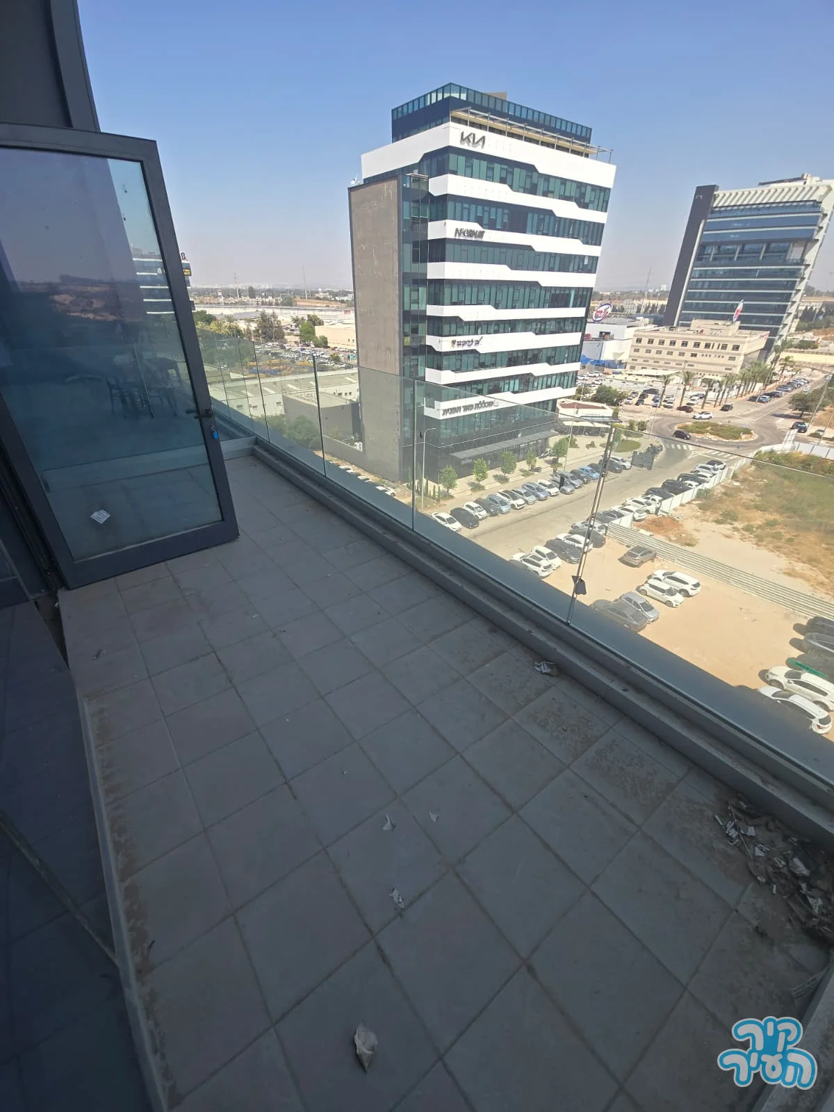 הכישור 45 חולון משרד מסחרי למכירה קומה 4 עם מעלית 106 מ"ר , מרפסת שמש - תמונה 3