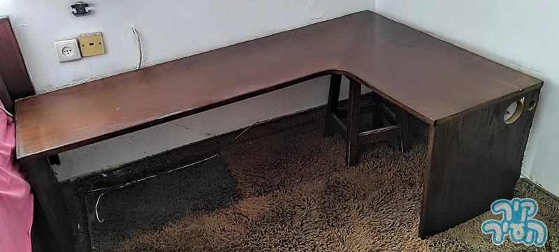שידת עץ פינתית מנגר בצורת ר