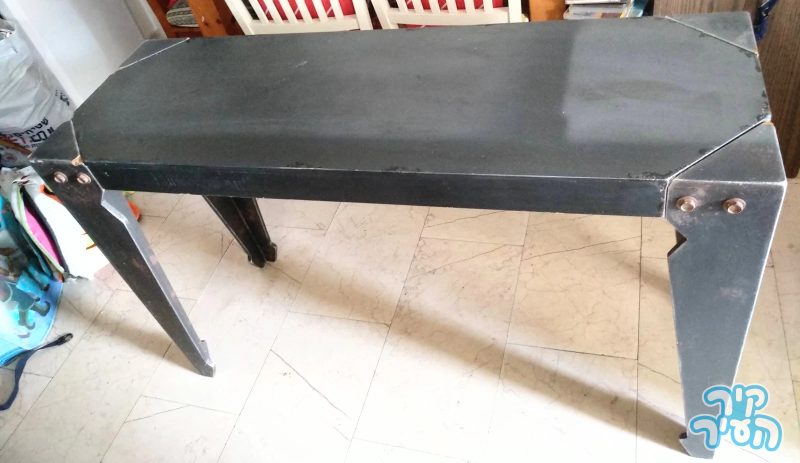 שולחן טואלט שחור מעוצב ייחודי