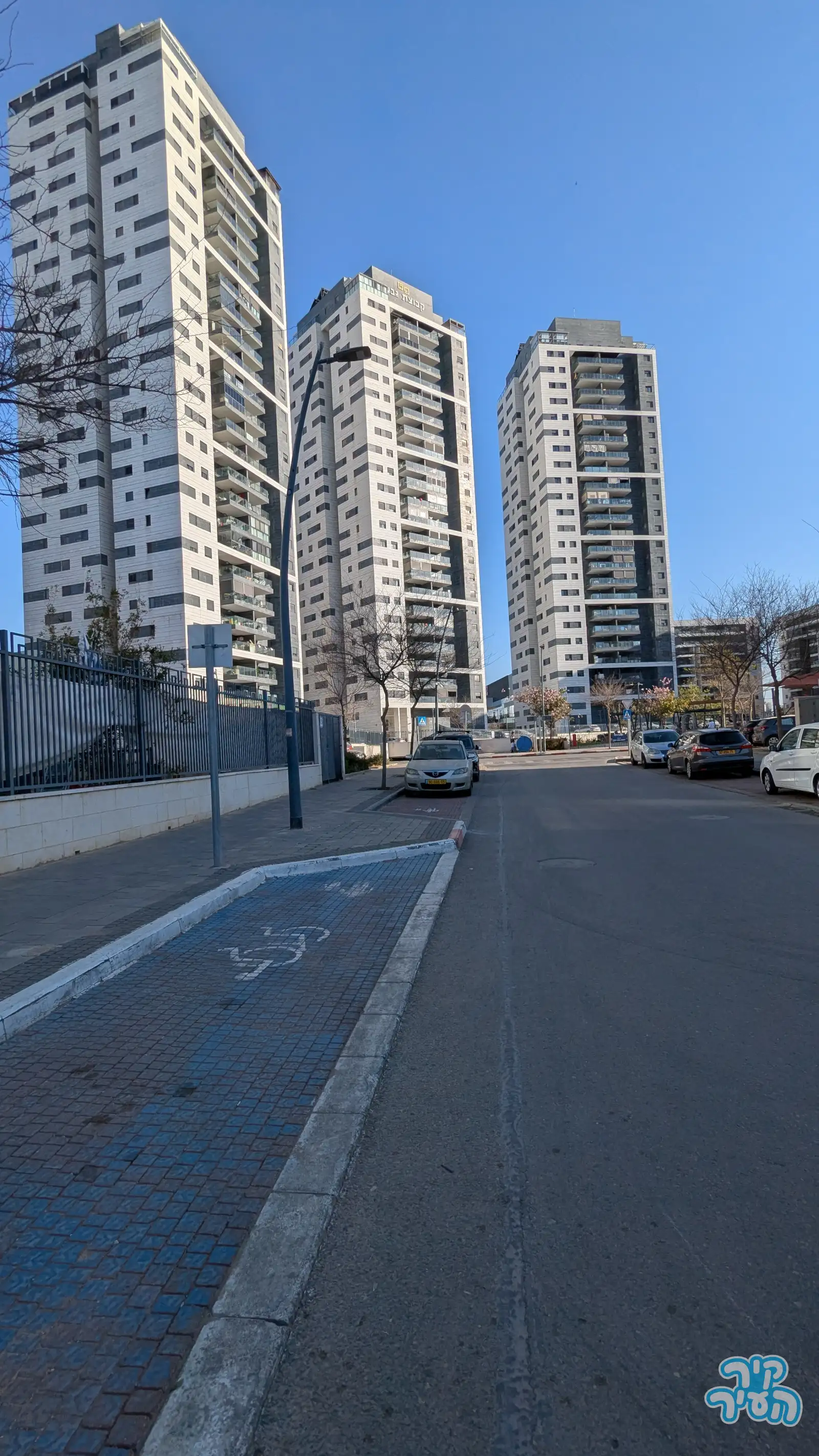 למכירה בהזדמנות דירת 4 חדרים בכרמי גת - תמונה 2