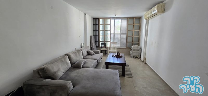 דירת 4 חדרים מרווחת ברחוב רמב"ם