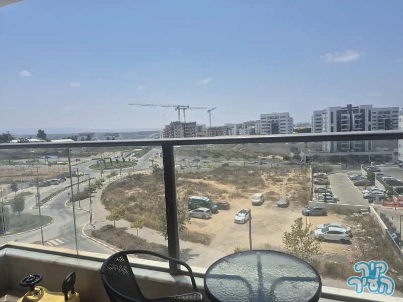 למכירה בחריש דירת 5 חדרים ענקית הכוללת יחידת מתבגר/קליניקה