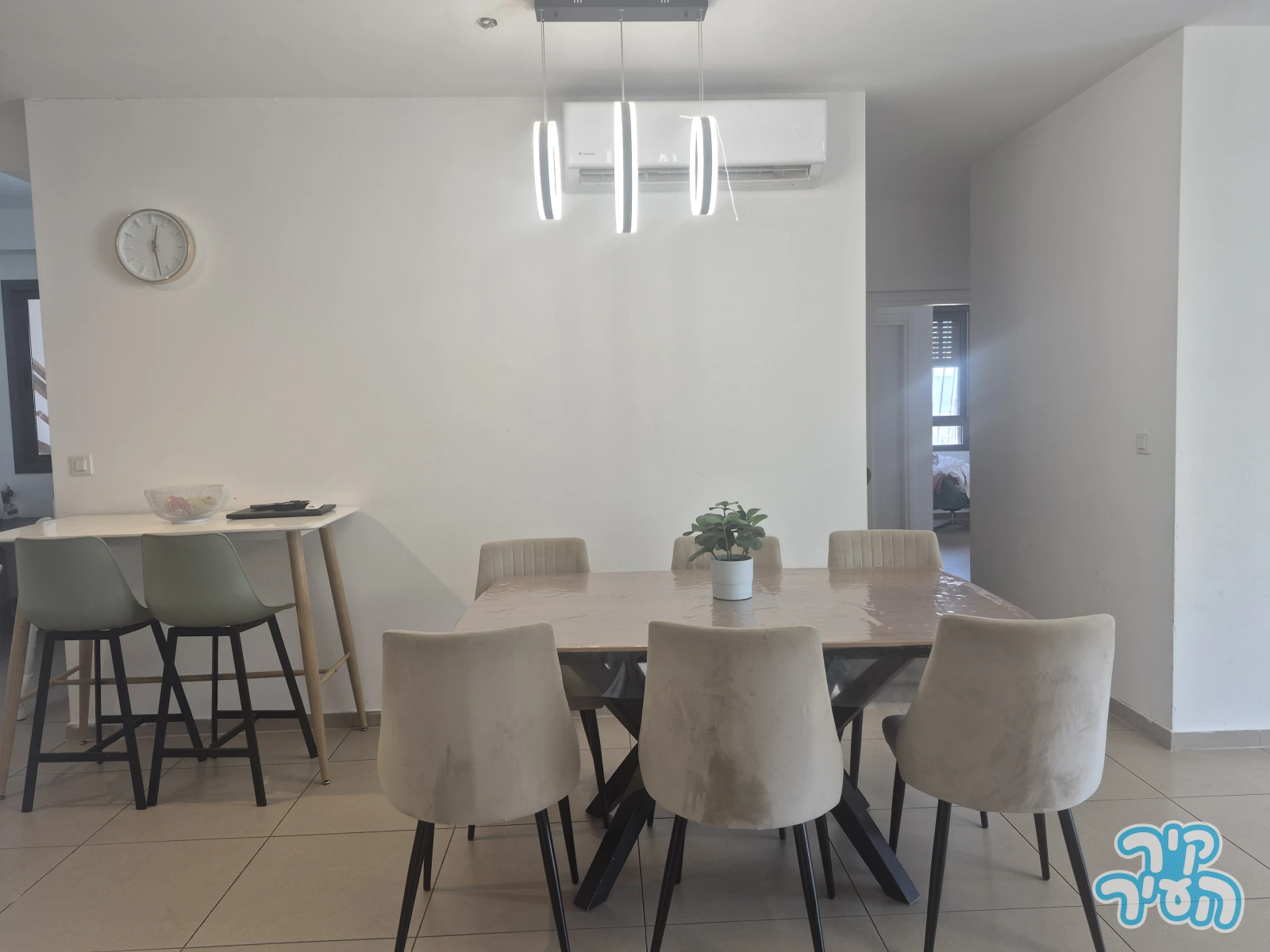 למכירה בחריש דירת 5 חדרים ענקית הכוללת יחידת מתבגר/קליניקה - תמונה 3
