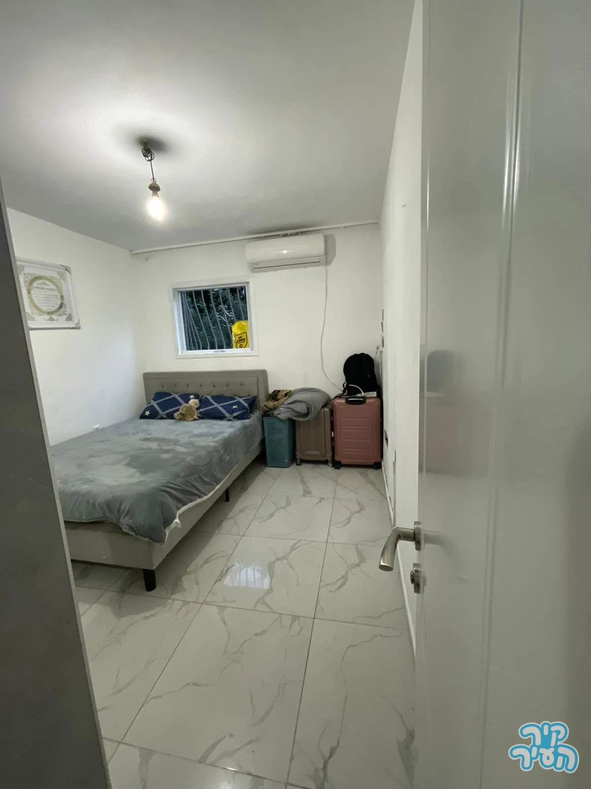 דירה שלושה חדרים וחצי תל אביב יפו דירה משופצתשתי חדר שרותים מטבח משודרג איזור מועלה לגמורים או להשקעה - תמונה 3