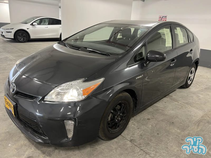 טויוטה PRIUS HYBRID 2014