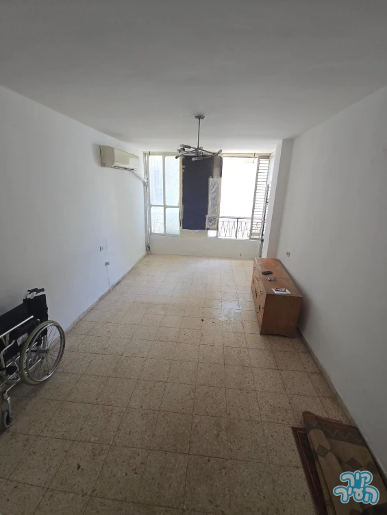 ששת הימים 11 דירת 3 חדרים גדולה משופצת חלקית לכניסה מיידית - תמונה 2