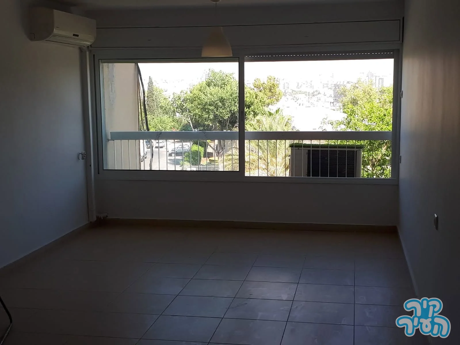 הרב לוי 4 דירת 4 חדרים משופצת עם מעלית וחניה משותפת - תמונה 3