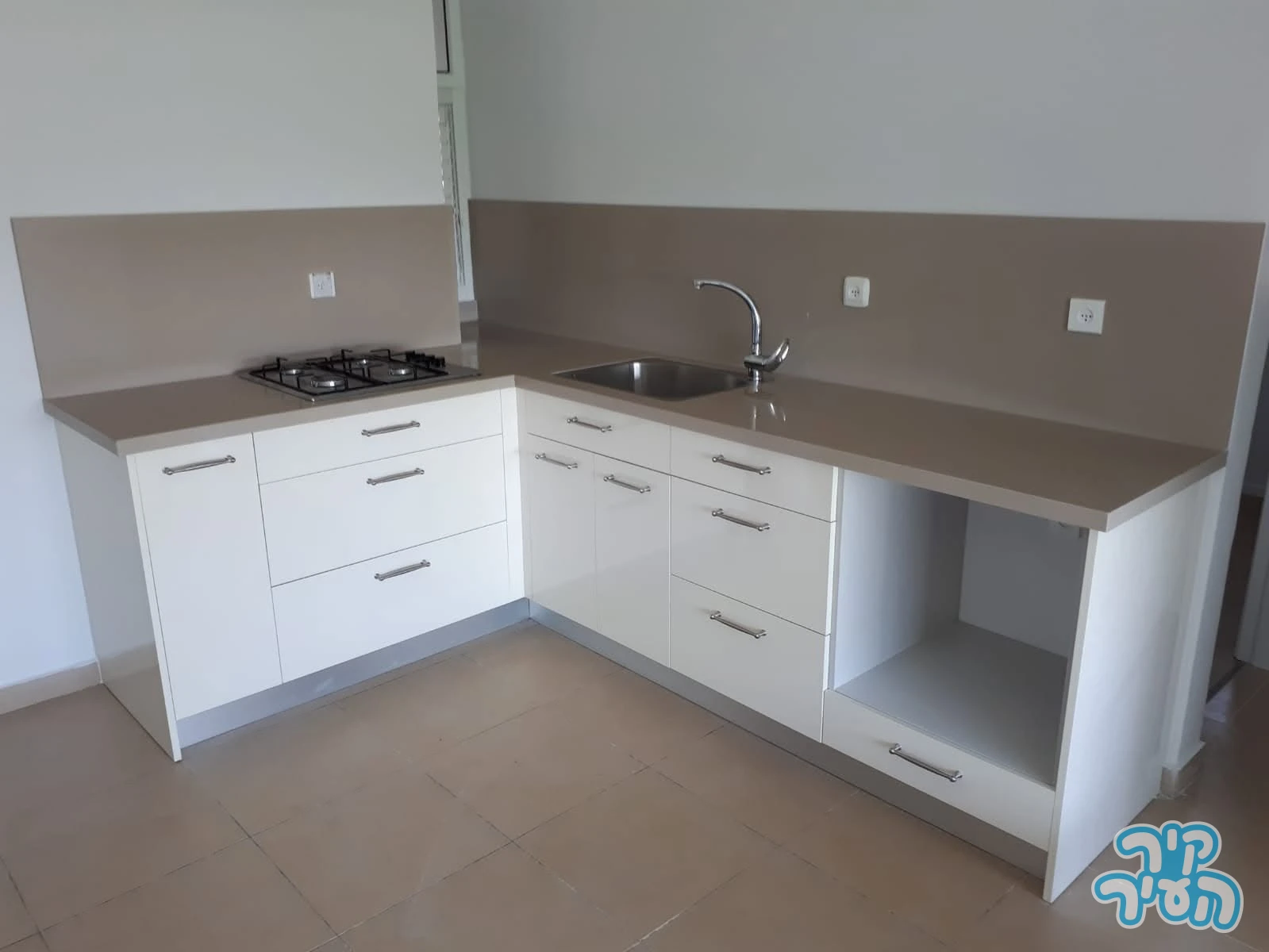 הרב לוי 4 דירת 4 חדרים משופצת עם מעלית וחניה משותפת - תמונה 8