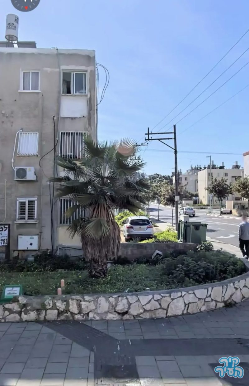 דירת קרקע, 2.5 חדרים, עם חצר של 30 מ״ר , בת ים.
