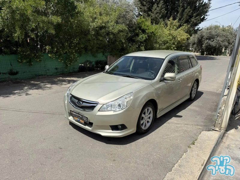 סובארו B4 2010