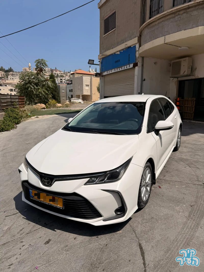 טויוטה קורולה טויוטה